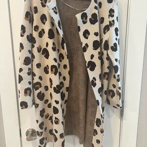 EUC Ann Taylor leopard sweater